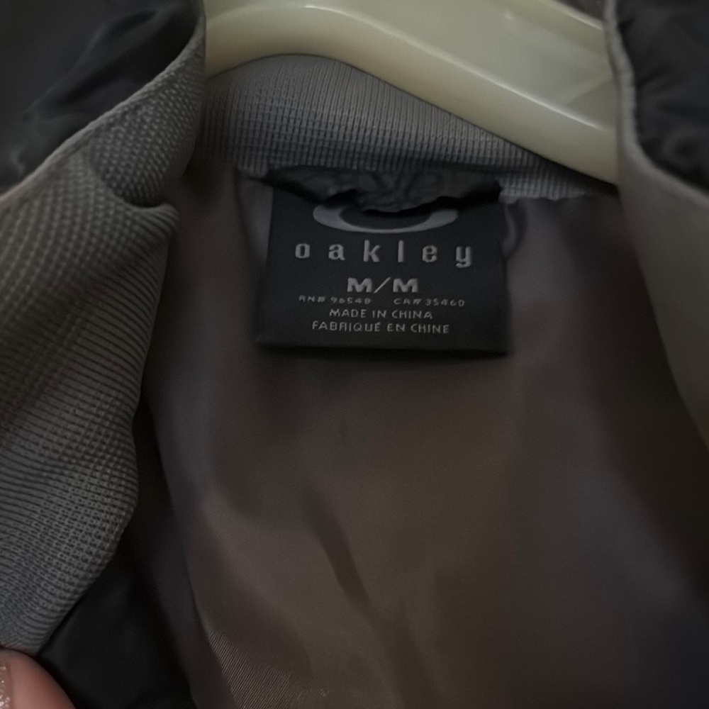 🎉 HP 🎉 Oakley Women's Black Puffer Vest - Picture 2 of 8